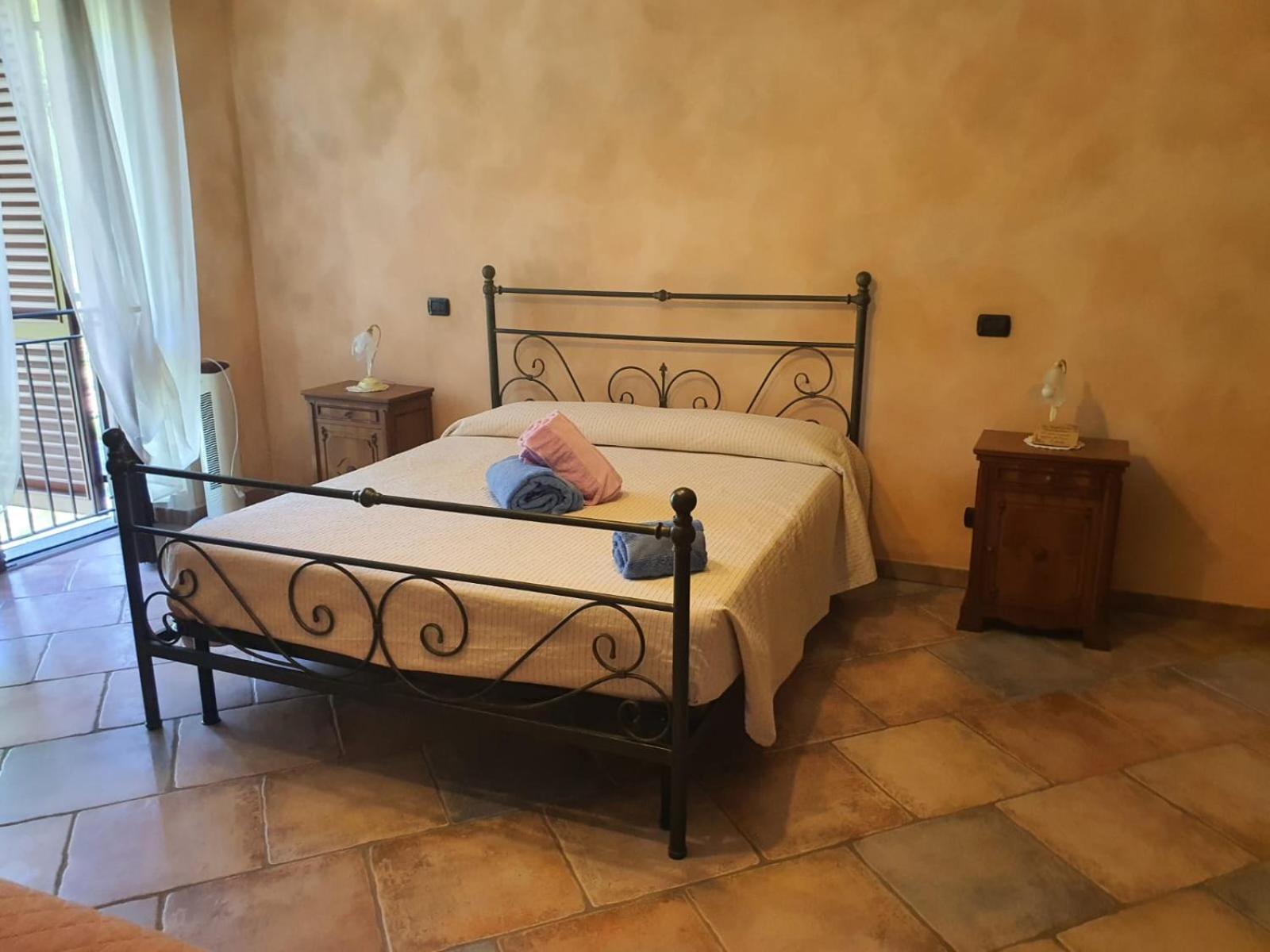 Eno-Agriturismo Cascina L'Arché Santo Stefano Belbo Extérieur photo