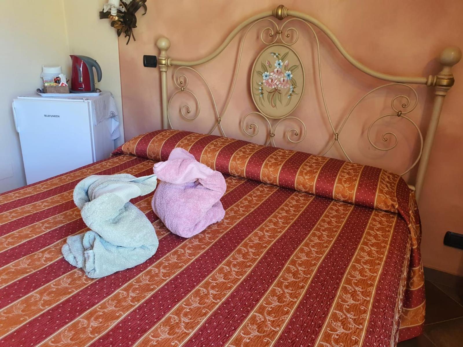 Eno-Agriturismo Cascina L'Arché Santo Stefano Belbo Extérieur photo