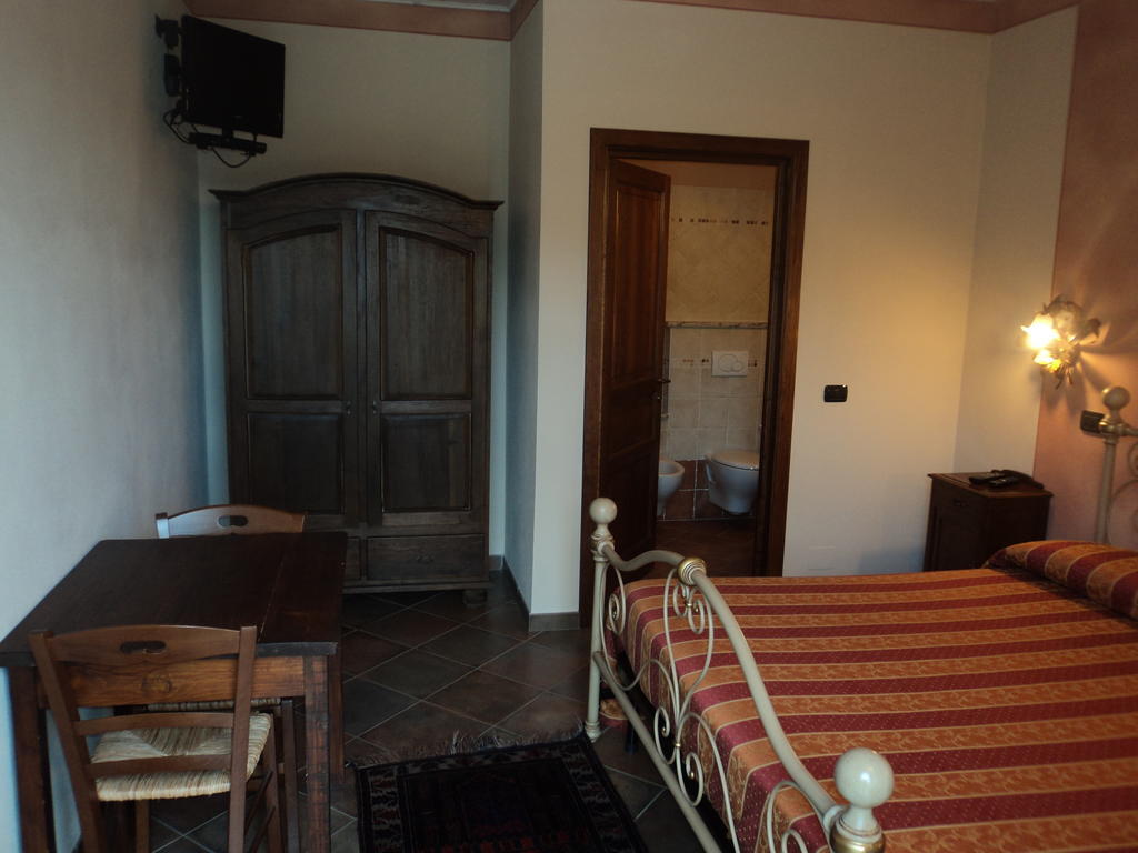 Eno-Agriturismo Cascina L'Arché Santo Stefano Belbo Chambre photo